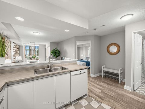 Photo 6 at 627 - 801 King Street W, Niagara, Toronto