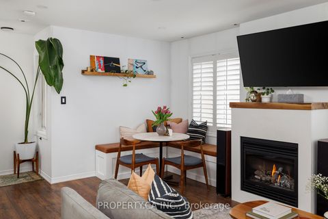 Photo 2 at 819 - 12 Sudbury Street, Niagara, Toronto