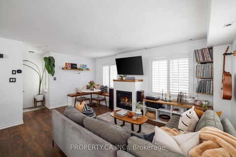 Photo 3 at 819 - 12 Sudbury Street, Niagara, Toronto