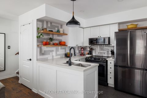 Photo 4 at 819 - 12 Sudbury Street, Niagara, Toronto