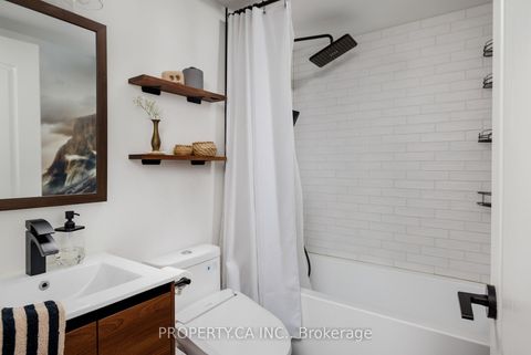 Photo 13 at 819 - 12 Sudbury Street, Niagara, Toronto