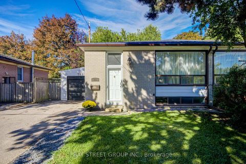 Photo 3 at 241 Taylor Mills Drive N, Crosby, Richmond Hill