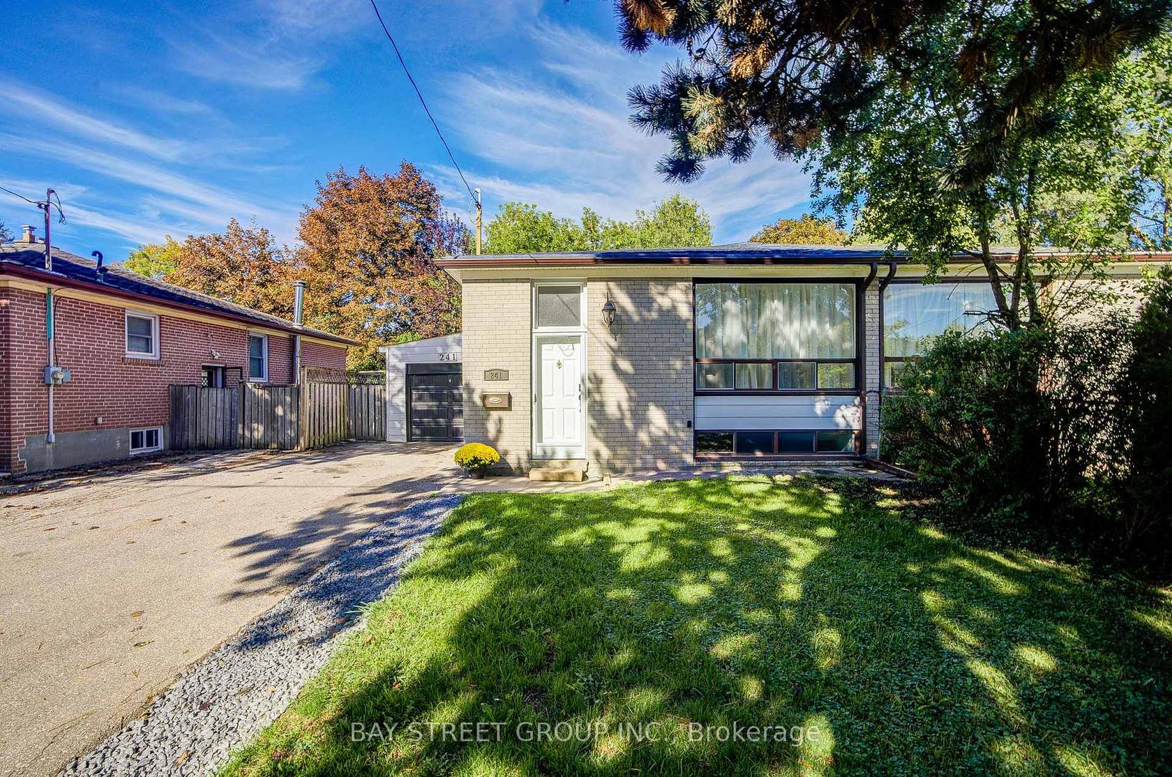 241 Taylor Mills Drive N, Crosby, Richmond Hill photo number 2