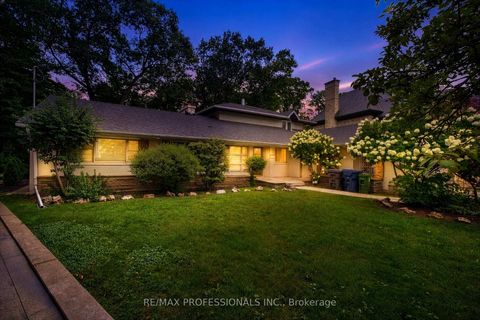 Photo 2 at 89 Valecrest Drive, Humber Valley, Toronto