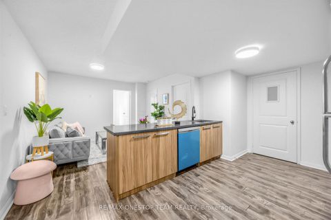Photo 4 at 504 - 11 St Joseph Street, Bay Street Corridor, Toronto