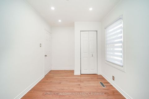 Photo 10 at 102 Hearst Circle, Amesbury, Toronto
