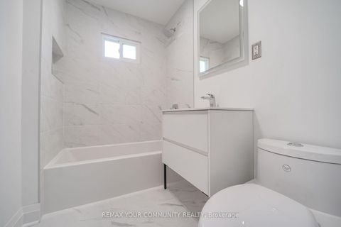 Photo 11 at 102 Hearst Circle, Amesbury, Toronto