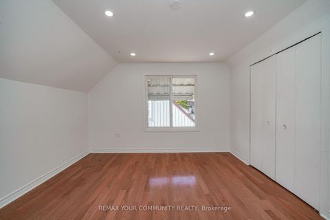 Photo 13 at 102 Hearst Circle, Amesbury, Toronto