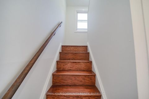 Photo 15 at 102 Hearst Circle, Amesbury, Toronto