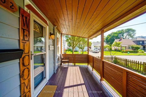 Photo 16 at 102 Hearst Circle, Amesbury, Toronto