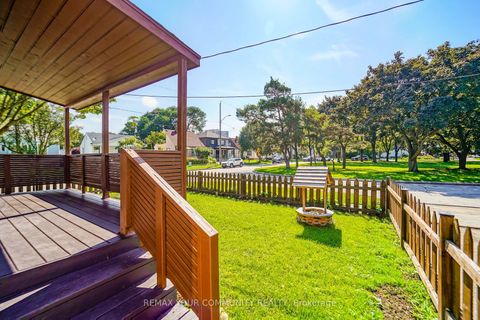 Photo 17 at 102 Hearst Circle, Amesbury, Toronto