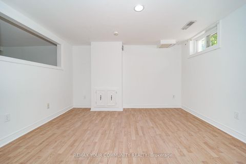Photo 20 at 102 Hearst Circle, Amesbury, Toronto