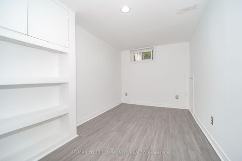 Photo 21 at 102 Hearst Circle, Amesbury, Toronto