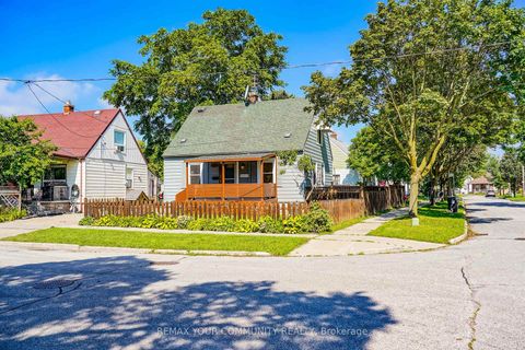 Photo 26 at 102 Hearst Circle, Amesbury, Toronto
