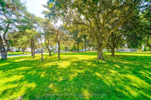 Photo 29 at 102 Hearst Circle, Amesbury, Toronto