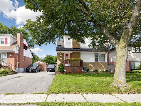 Photo 2 at 16 Clearbrooke Circle, Kipling, Toronto