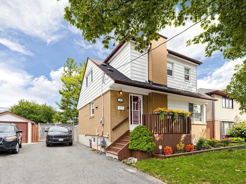 Photo 3 at 16 Clearbrooke Circle, Kipling, Toronto