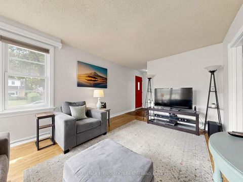 Photo 5 at 16 Clearbrooke Circle, Kipling, Toronto