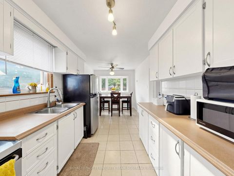 Photo 10 at 16 Clearbrooke Circle, Kipling, Toronto