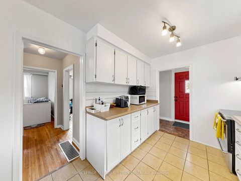 Photo 12 at 16 Clearbrooke Circle, Kipling, Toronto