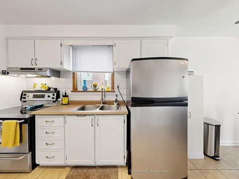 Photo 15 at 16 Clearbrooke Circle, Kipling, Toronto