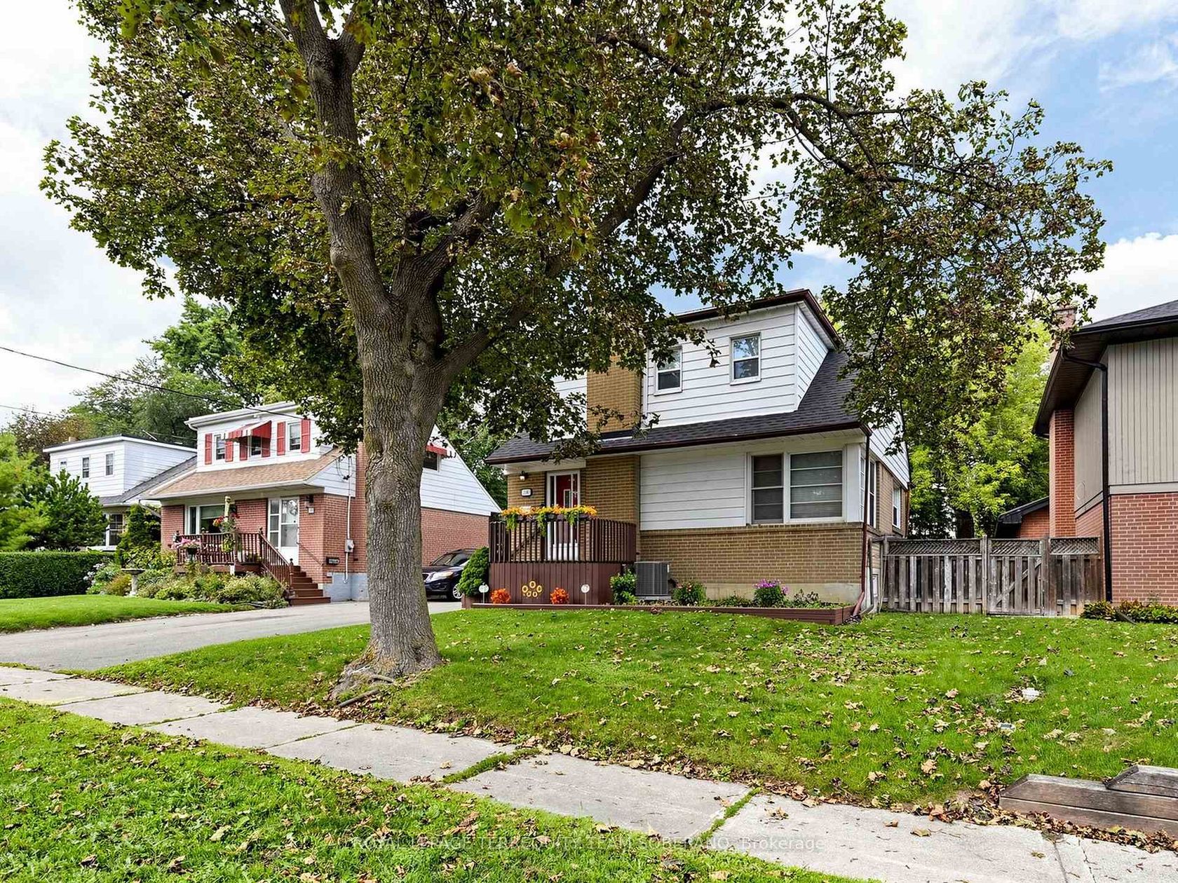 16 Clearbrooke Circle, Kipling, Toronto photo 7
