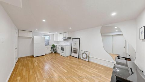 Photo 42 at 118 Anndale Drive, Willowdale East, Toronto