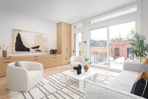 Photo 18 at 61 Foxley Street, Bellwoods, Toronto