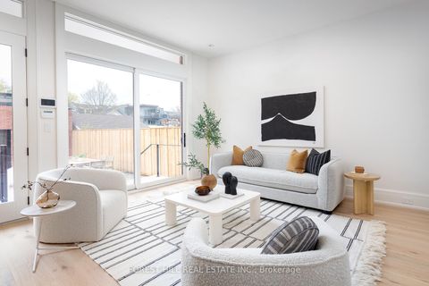 Photo 20 at 61 Foxley Street, Bellwoods, Toronto