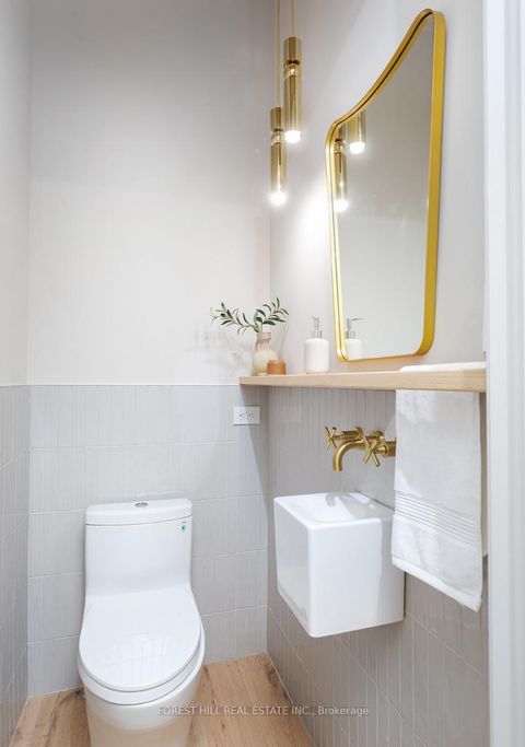 Photo 23 at 61 Foxley Street, Bellwoods, Toronto