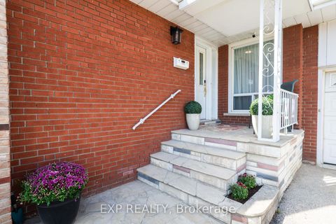 Photo 2 at 6 Jardine Place, Richview, Toronto