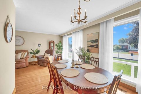 Photo 7 at 6 Jardine Place, Richview, Toronto