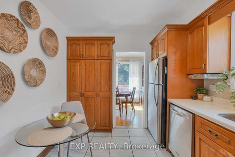 Photo 10 at 6 Jardine Place, Richview, Toronto