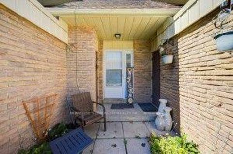 Photo 2 at 61 - 341 Military Trail, Morningside, Toronto