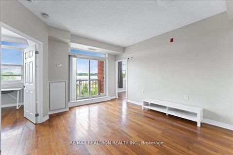 Photo 9 at 304 - 15450 Yonge Street, Aurora Heights, Aurora