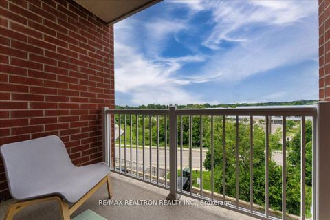 Photo 14 at 304 - 15450 Yonge Street, Aurora Heights, Aurora