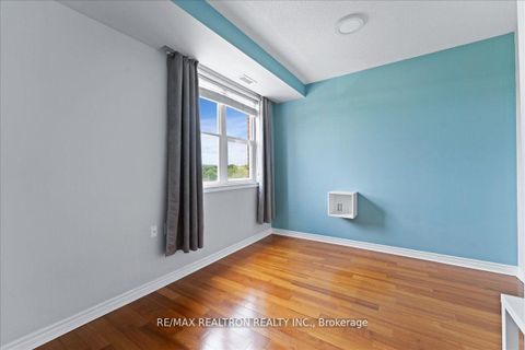 Photo 18 at 304 - 15450 Yonge Street, Aurora Heights, Aurora