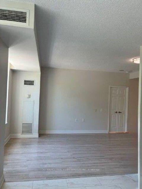 Photo 3 at 103 - 2800 Warden Avenue, L'Amoreaux, Toronto