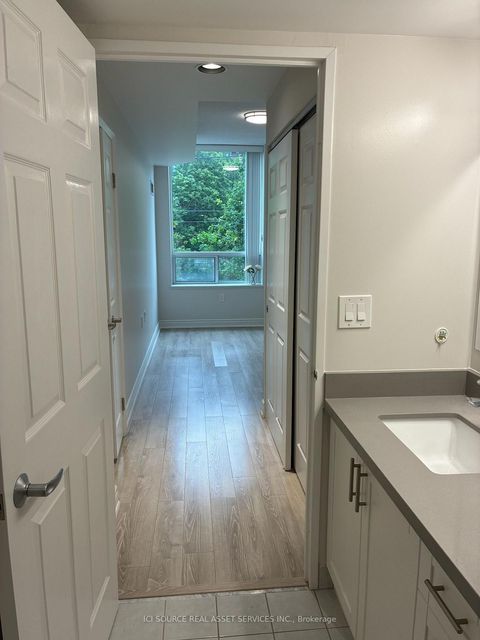 Photo 10 at 103 - 2800 Warden Avenue, L'Amoreaux, Toronto