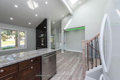 Photo 17 at 79 Fox Run, Letitia Heights, Barrie