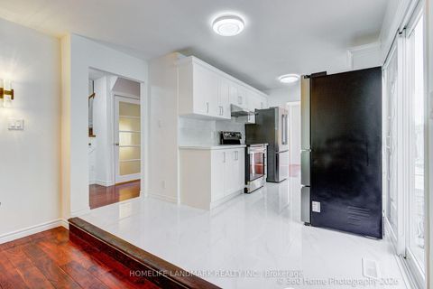 Photo 12 at 33 kitsilano Crescent, North Richvale, Richmond Hill