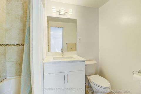 Photo 19 at 33 kitsilano Crescent, North Richvale, Richmond Hill