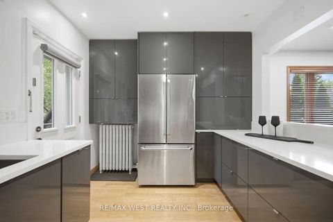 Photo 11 at 151 Jane Street, Bloor West Village, Toronto