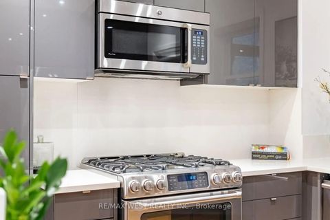 Photo 12 at 151 Jane Street, Bloor West Village, Toronto
