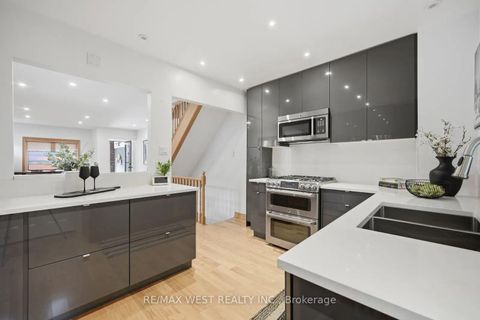 Photo 13 at 151 Jane Street, Bloor West Village, Toronto