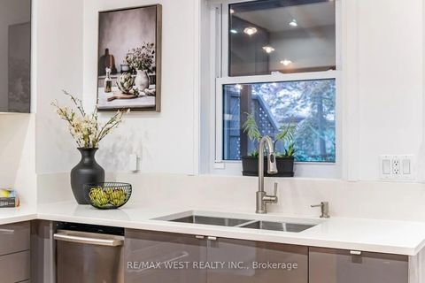 Photo 14 at 151 Jane Street, Bloor West Village, Toronto
