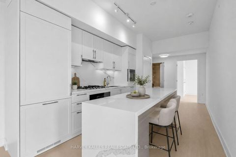 Photo 8 at 807 - 8 Manor Road W, Eglinton, Toronto