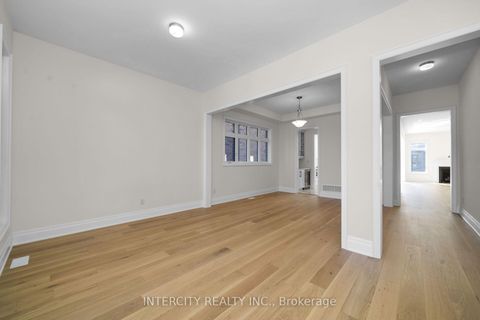 Photo 4 at 33 Gianvito Crescent, King City, King