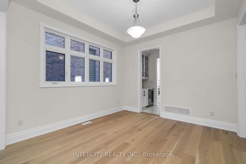 Photo 6 at 33 Gianvito Crescent, King City, King