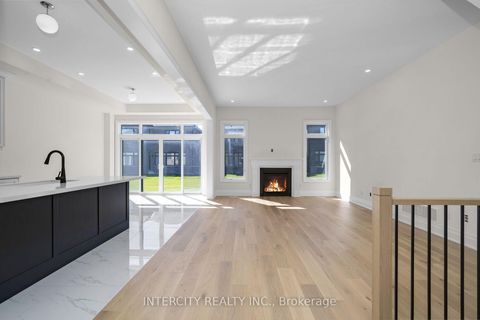 Photo 10 at 33 Gianvito Crescent, King City, King